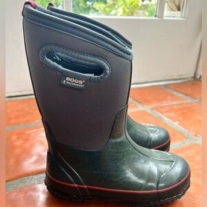 Kids waterproof bogs NAVY -youth size 2